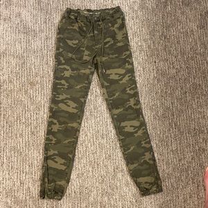 AE NE(X)T Level Stretch Camo Joggers